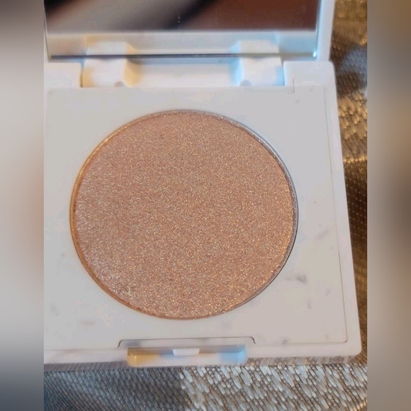 Realher Confidence in My Glow Highlighter - Picture 2 of 2